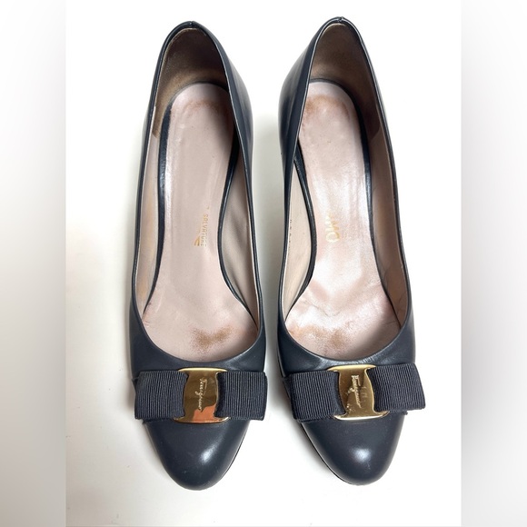 SALVATORE FERRAGAMO Vera charcoal  leather  pumps  7 - Picture 1 of 12